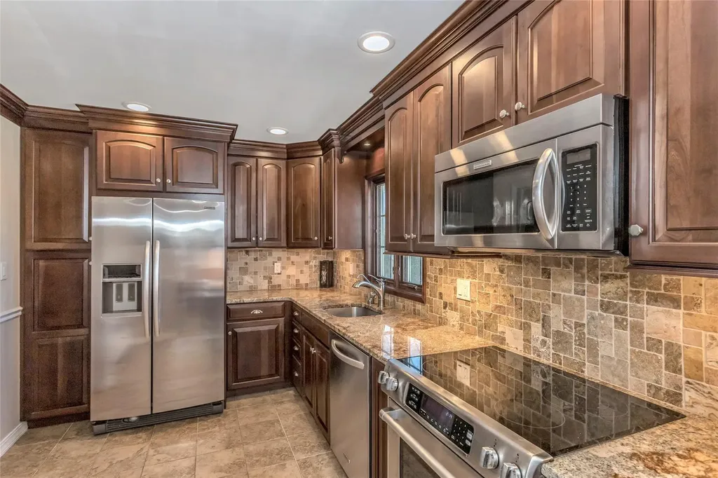 17 Abrew Street Bay Shore NY 11706