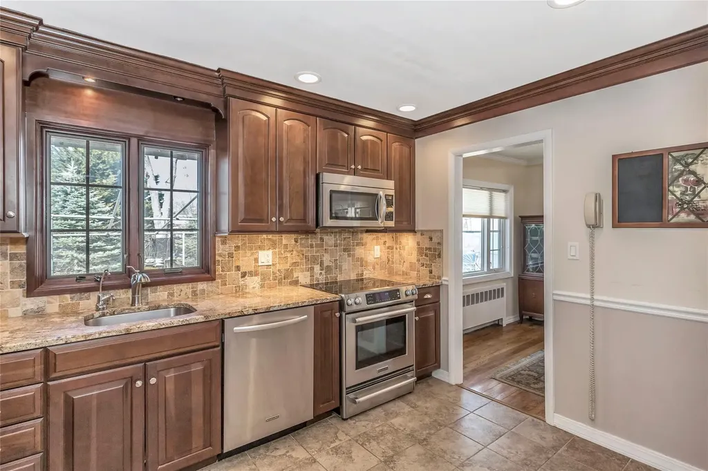 17 Abrew Street Bay Shore NY 11706