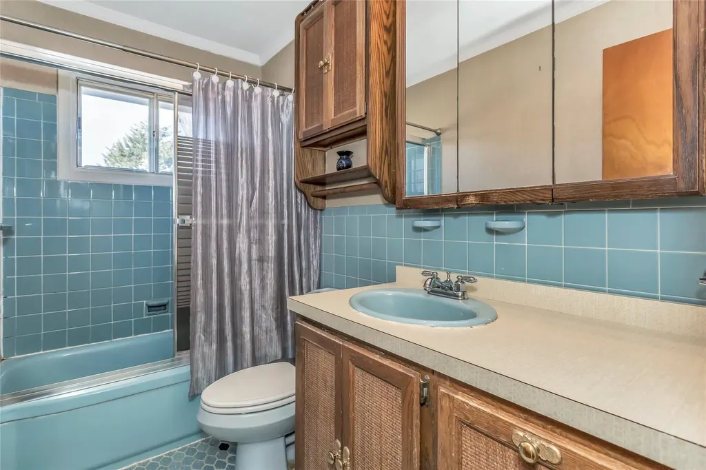 17 Abrew Street Bay Shore NY 11706
