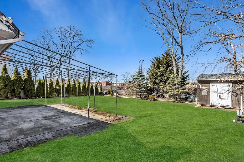 17 Abrew Street Bay Shore NY 11706