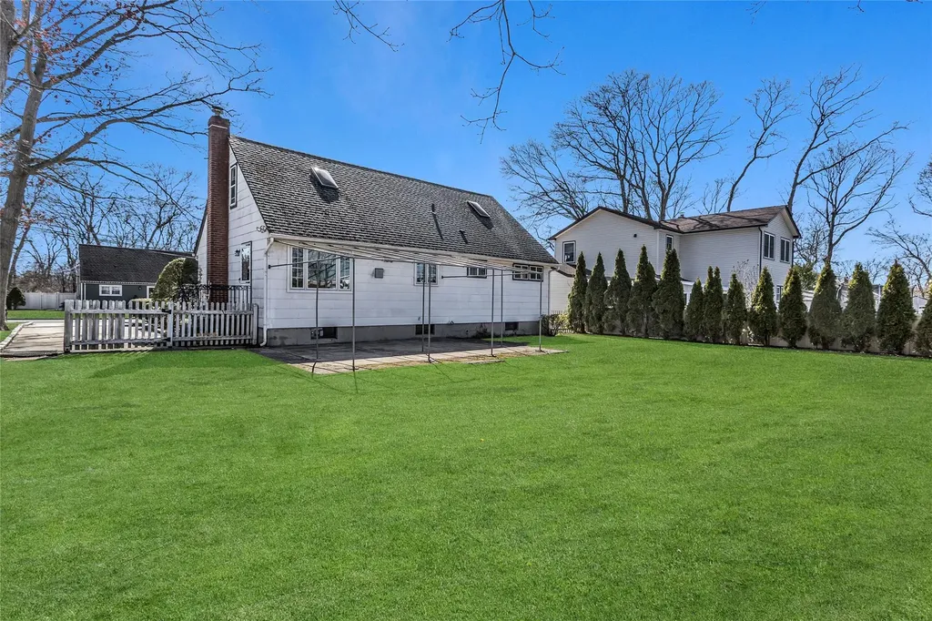 17 Abrew Street Bay Shore NY 11706