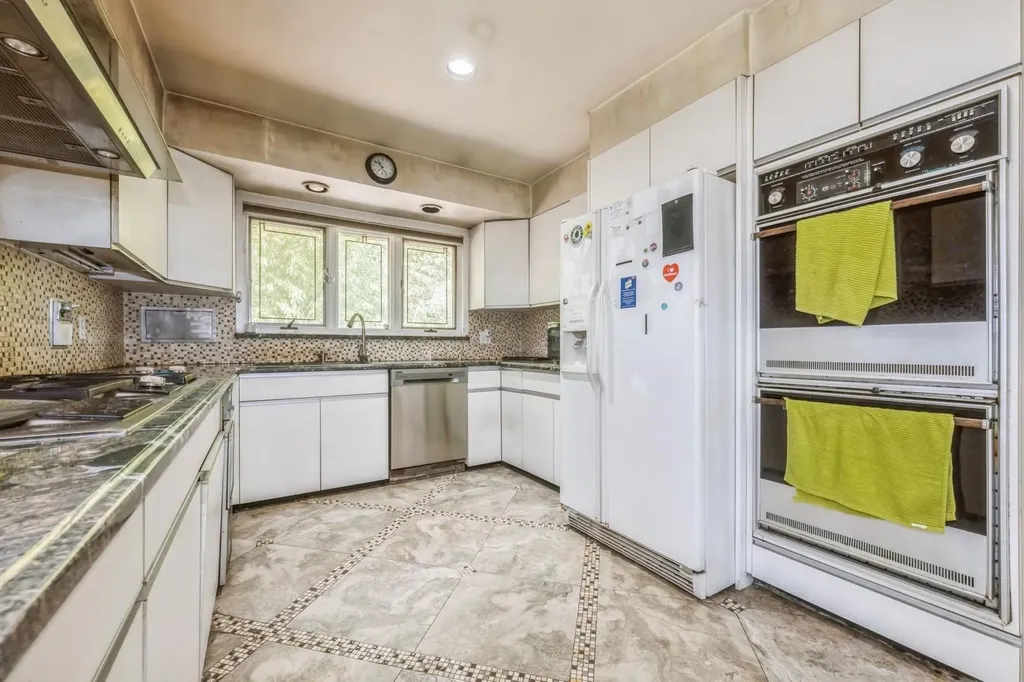 11 Dicks Lane Roslyn Heights NY 11576