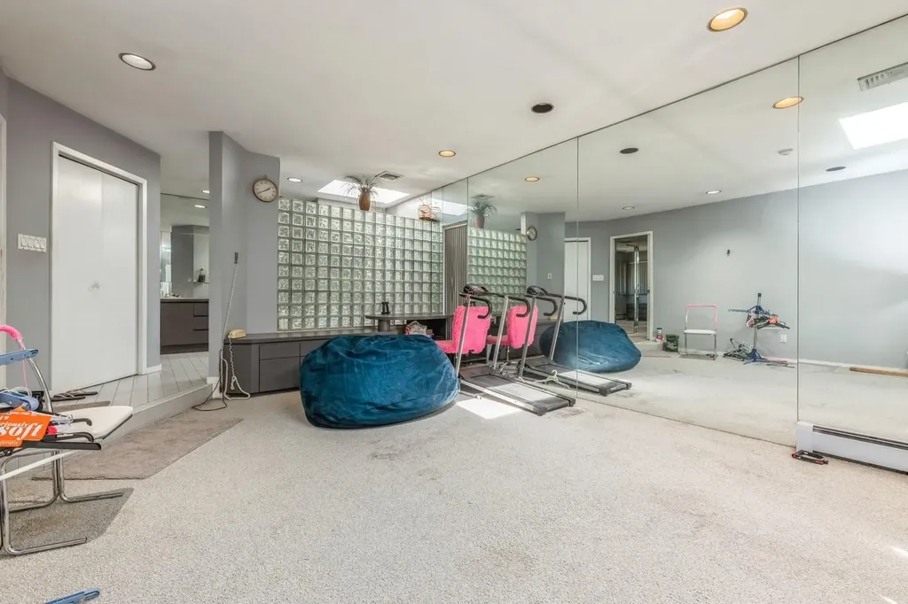 11 Dicks Lane Roslyn Heights NY 11576
