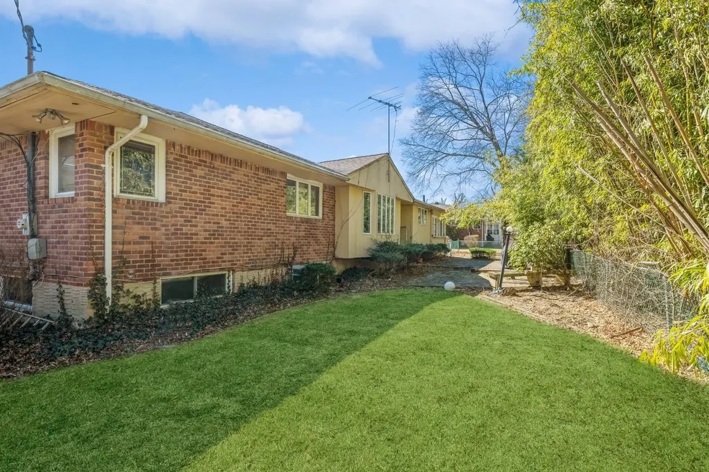 11 Dicks Lane Roslyn Heights NY 11576