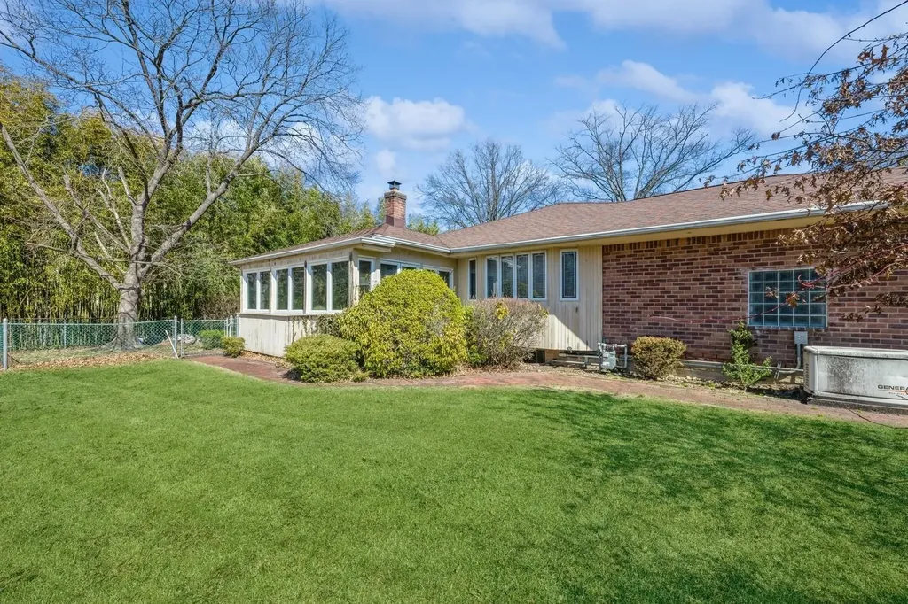 11 Dicks Lane Roslyn Heights NY 11576