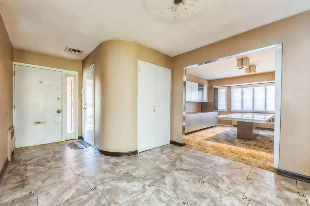 11 Dicks Lane Roslyn Heights NY 11576