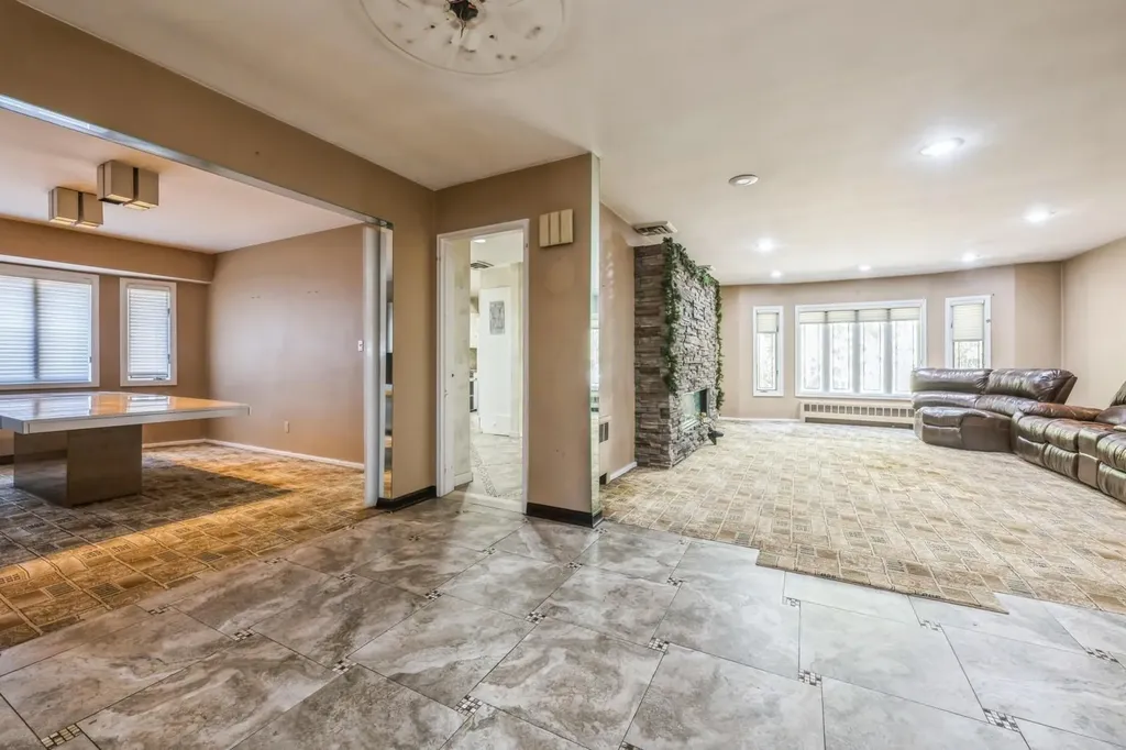 11 Dicks Lane Roslyn Heights NY 11576