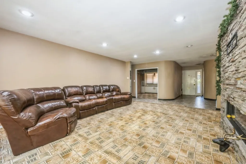 11 Dicks Lane Roslyn Heights NY 11576
