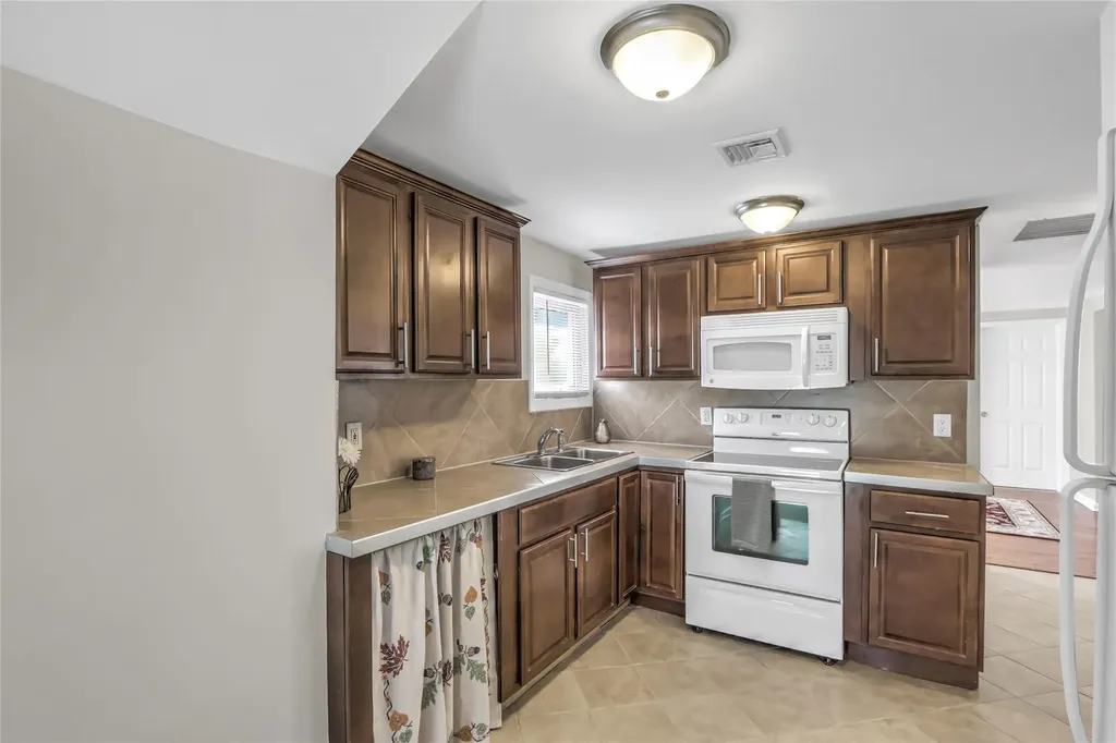 1410 Union Boulevard Bay Shore NY 11706