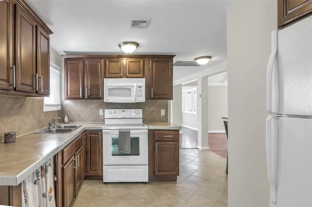 1410 Union Boulevard Bay Shore NY 11706