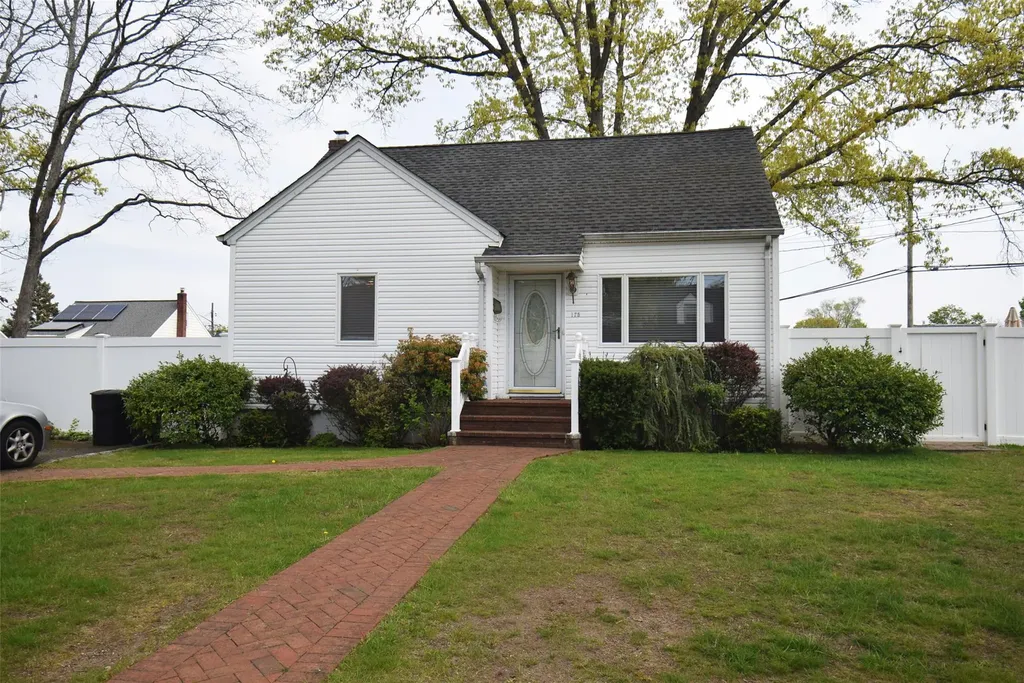 175 27th Street Babylon NY 11726