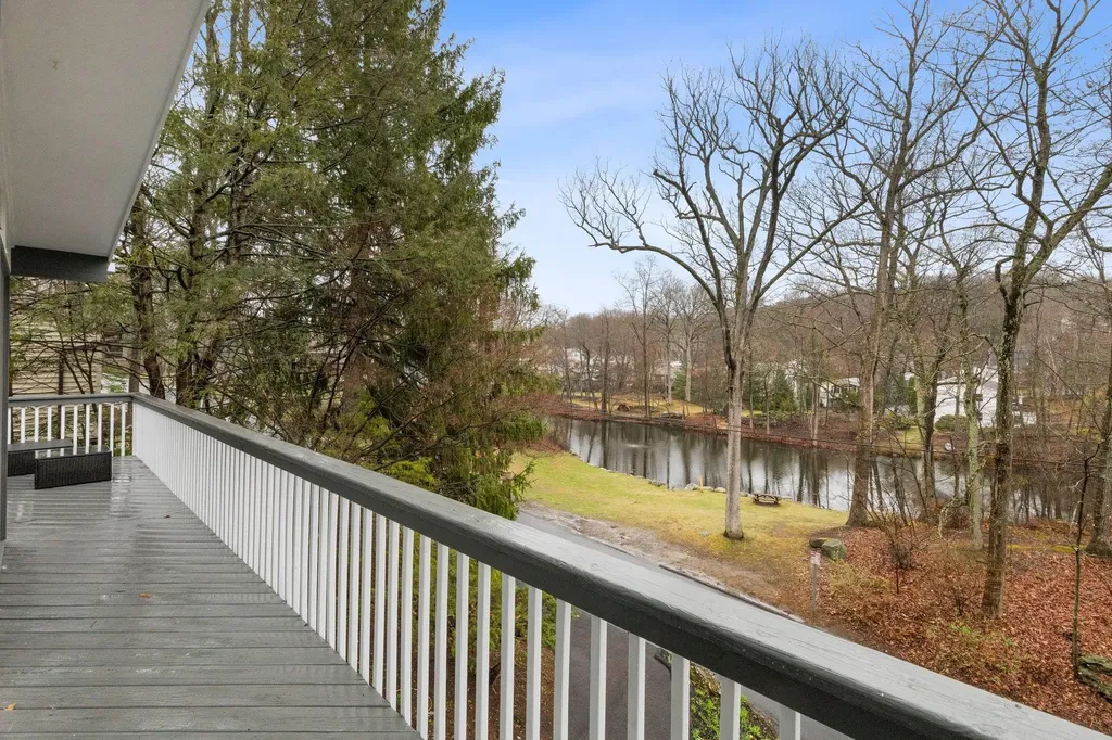 353 Lake Shore Drive Pleasantville NY 10570