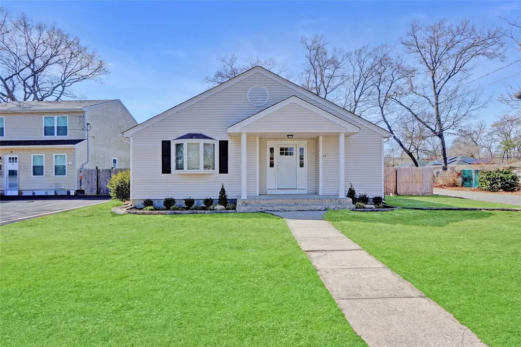 42 Montgomery Avenue Brookhaven NY 11950