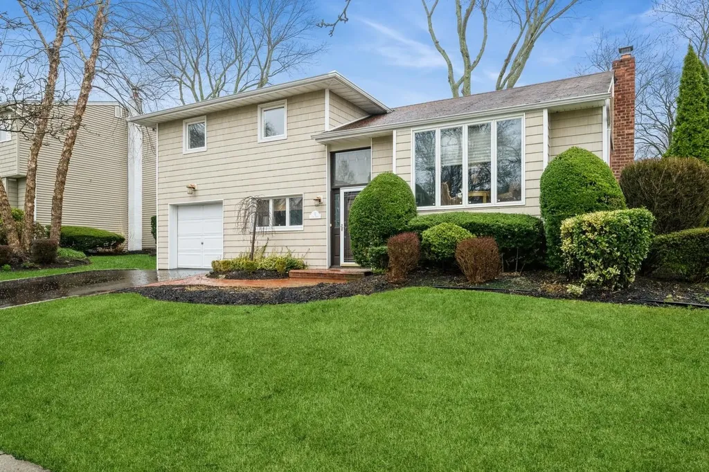 12 Jane Drive Old Bethpage NY 11804