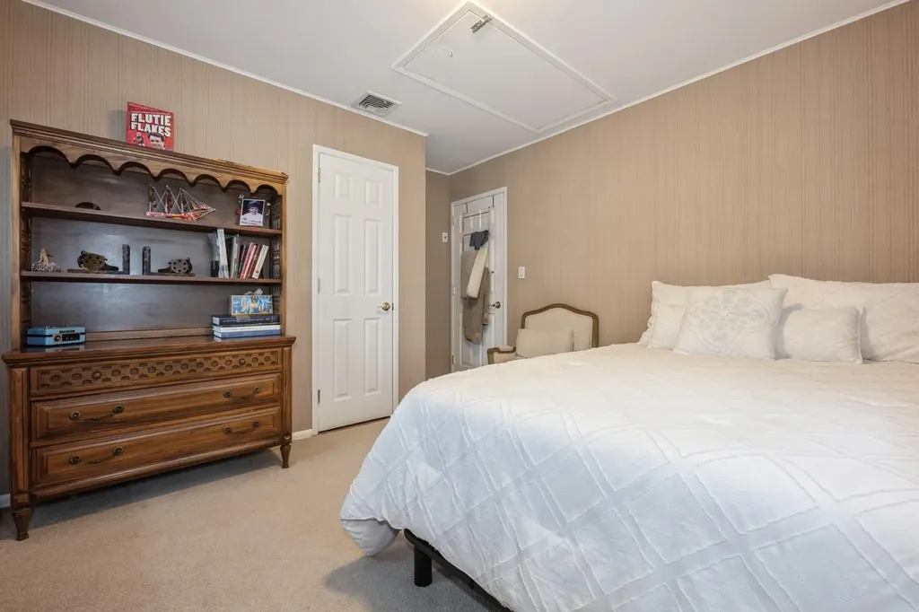 12 Jane Drive Old Bethpage NY 11804