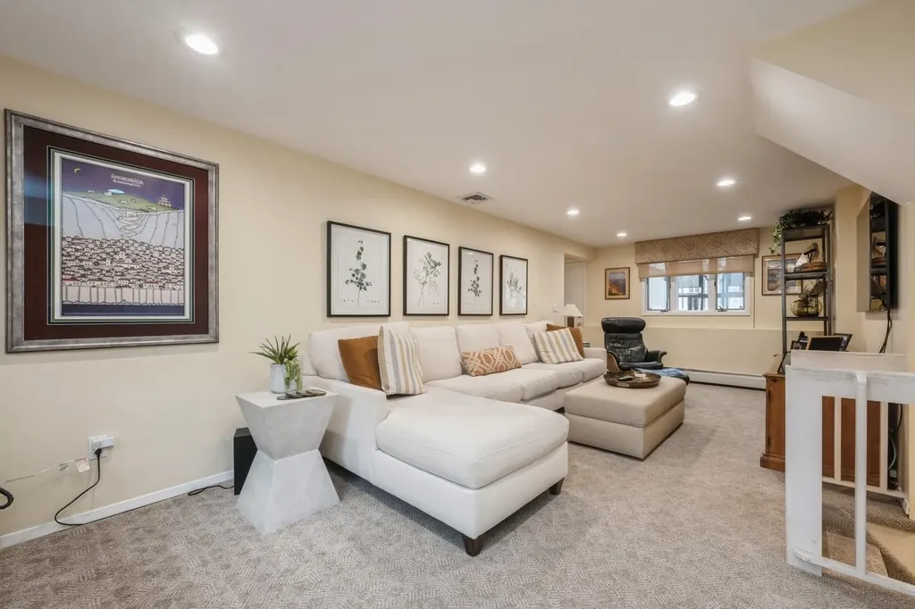 12 Jane Drive Old Bethpage NY 11804