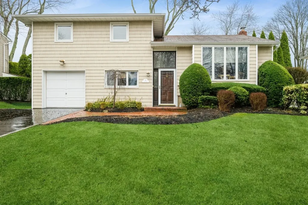 12 Jane Drive Old Bethpage NY 11804