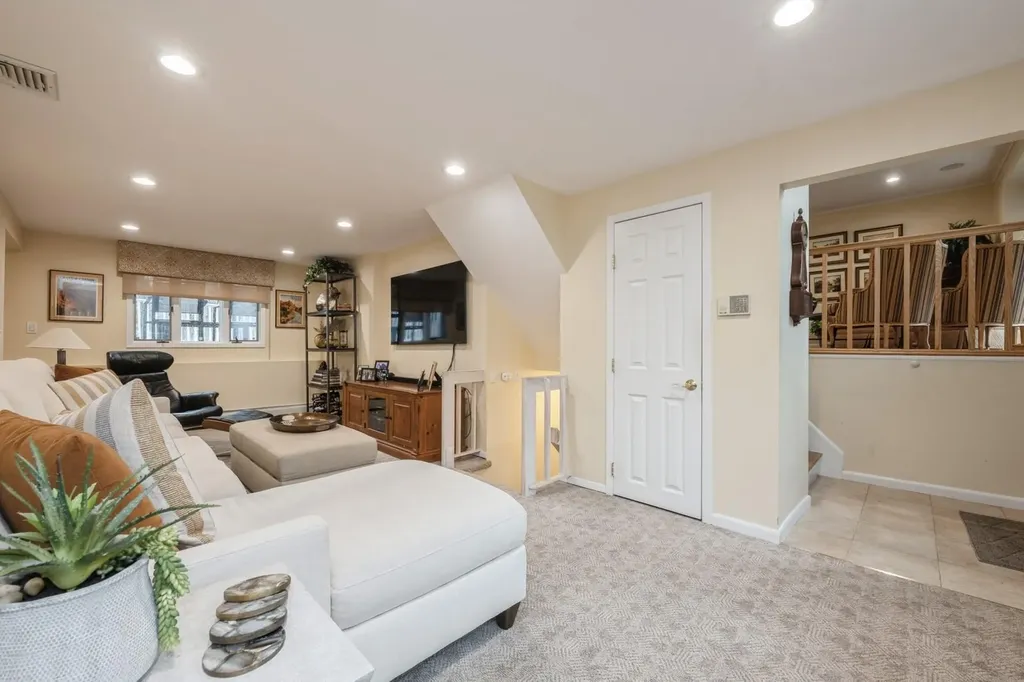 12 Jane Drive Old Bethpage NY 11804