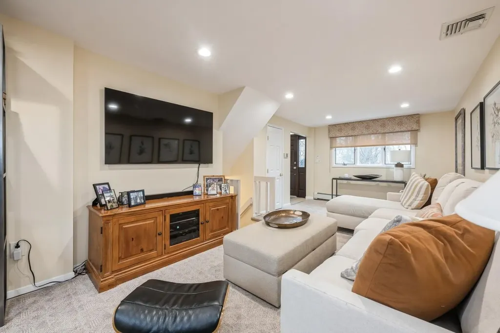 12 Jane Drive Old Bethpage NY 11804