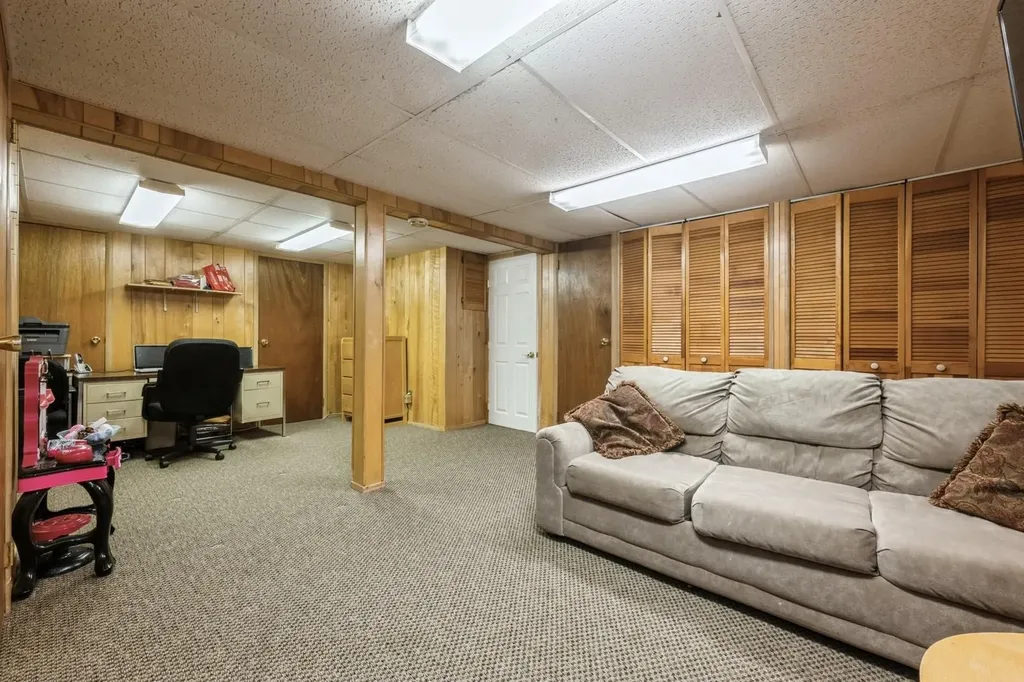 12 Jane Drive Old Bethpage NY 11804