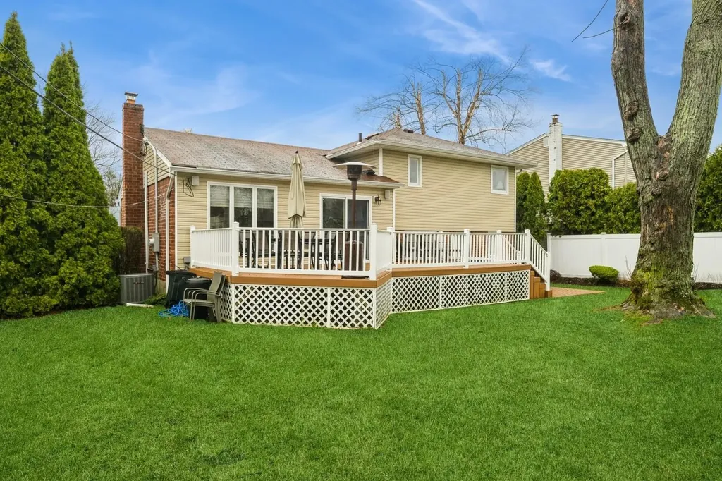 12 Jane Drive Old Bethpage NY 11804