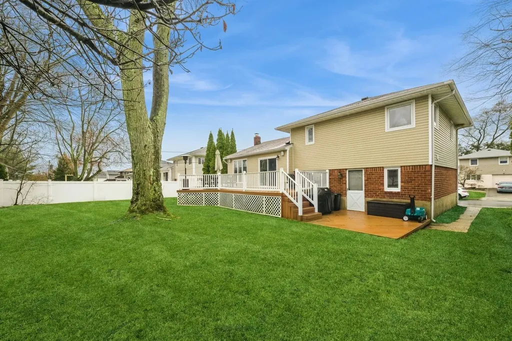 12 Jane Drive Old Bethpage NY 11804