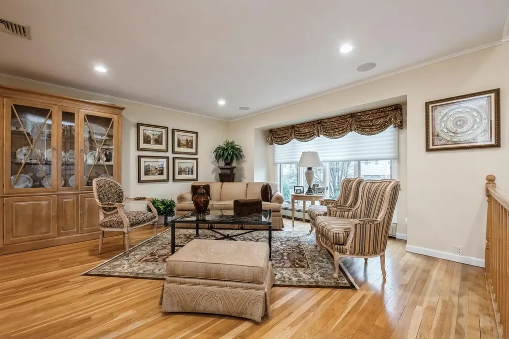 12 Jane Drive Old Bethpage NY 11804