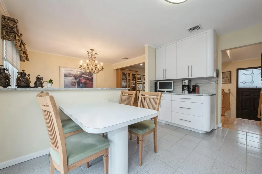 12 Jane Drive Old Bethpage NY 11804