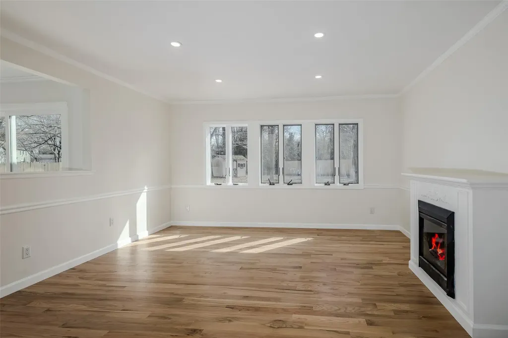 25 Wilmont Turn Coram NY 11727
