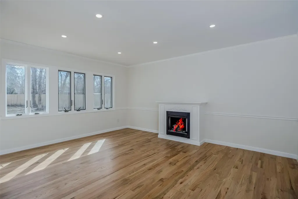 25 Wilmont Turn Coram NY 11727