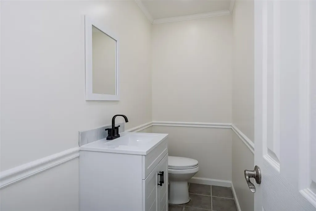 25 Wilmont Turn Coram NY 11727