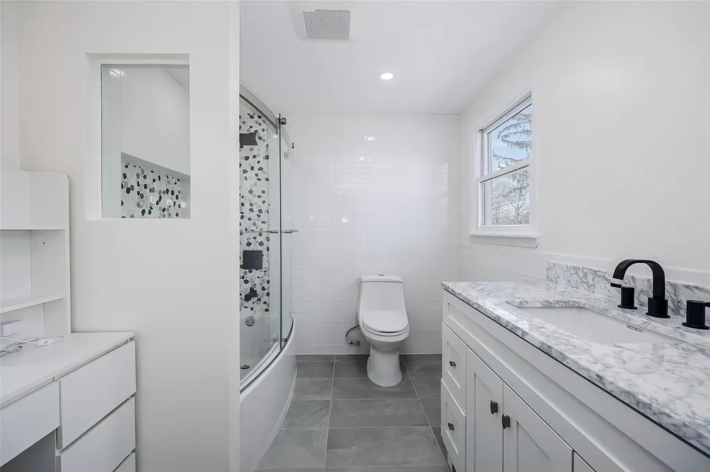 25 Wilmont Turn Coram NY 11727