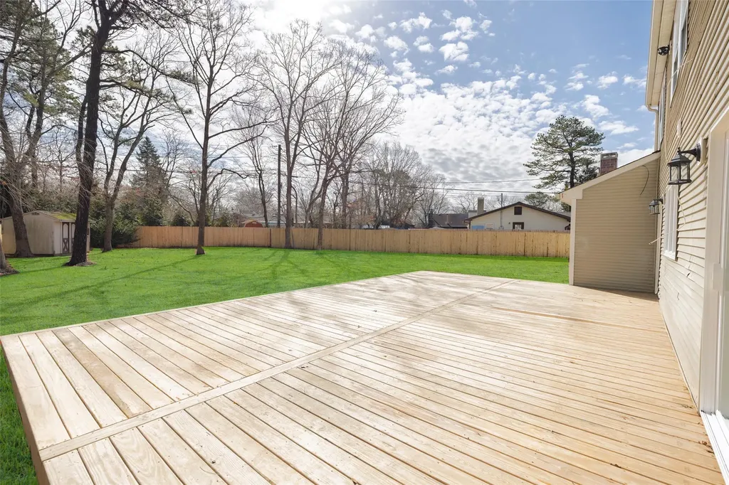 25 Wilmont Turn Coram NY 11727