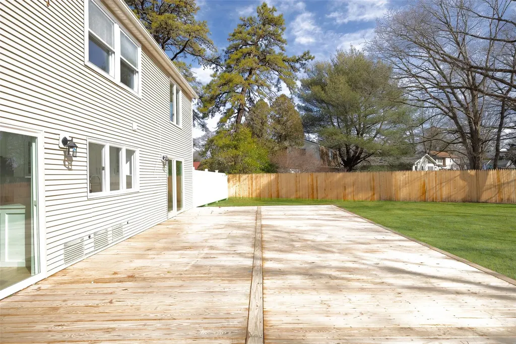 25 Wilmont Turn Coram NY 11727