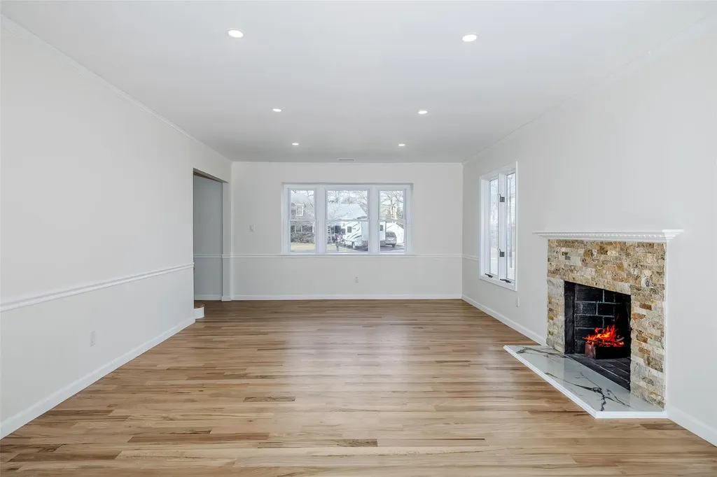 25 Wilmont Turn Coram NY 11727
