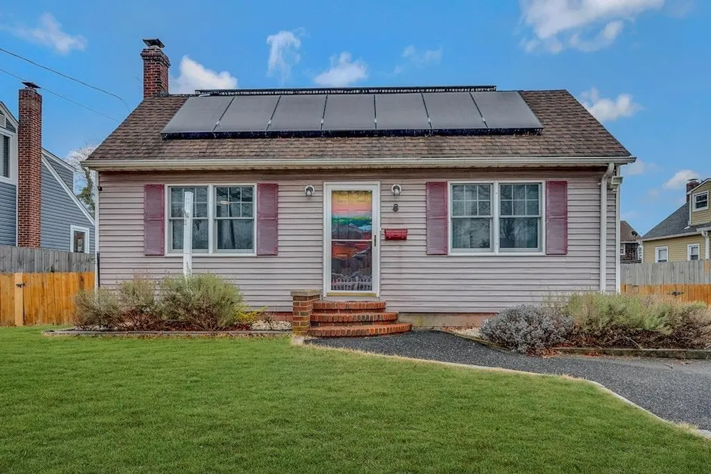 8 Bennett Avenue Brookhaven NY 11772