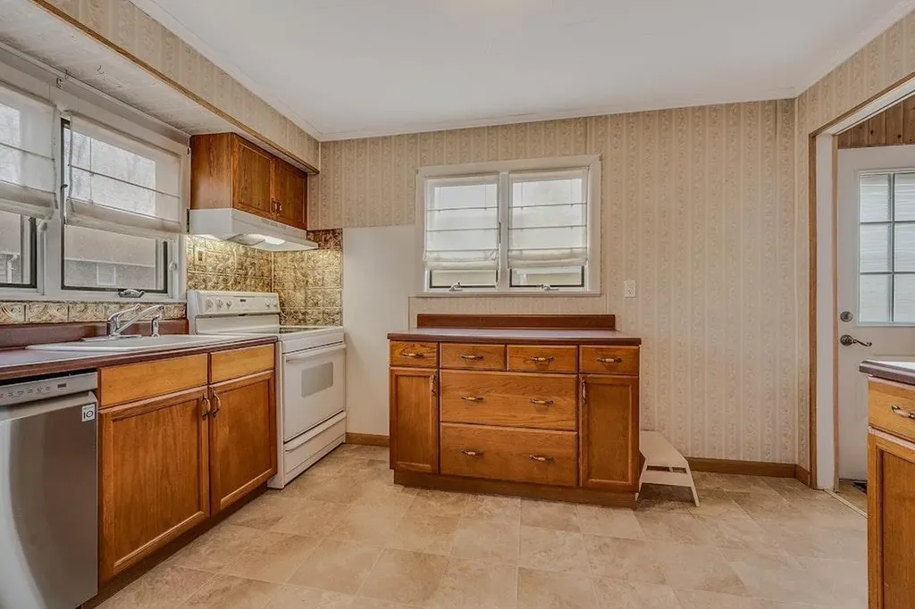 8 Bennett Avenue Patchogue NY 11772