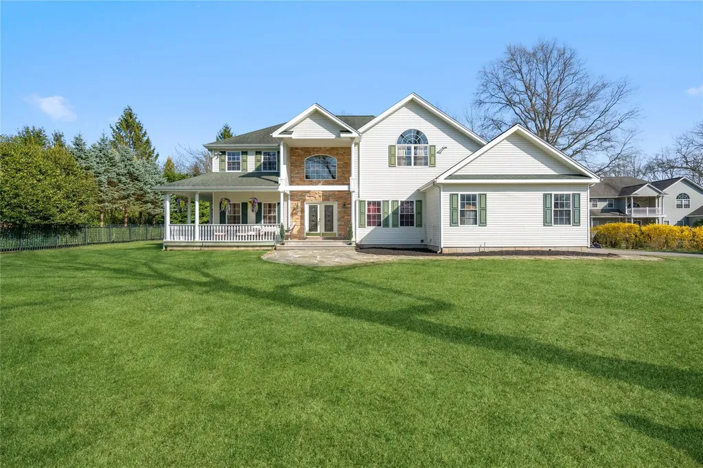 21 Moss Creek Lane East Patchogue NY 11772