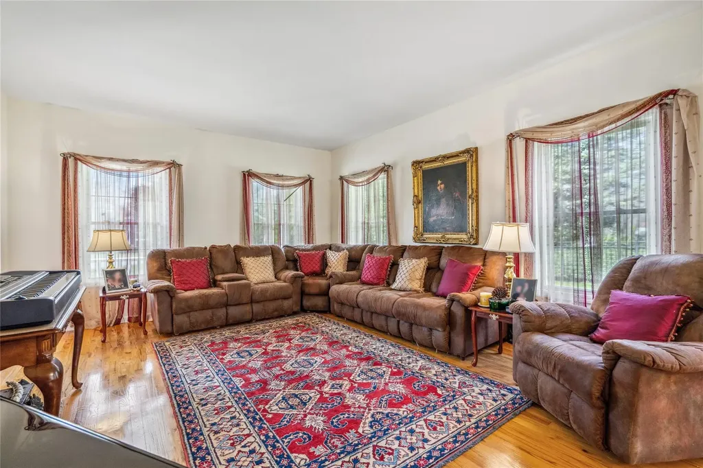 21 Moss Creek Lane East Patchogue NY 11772