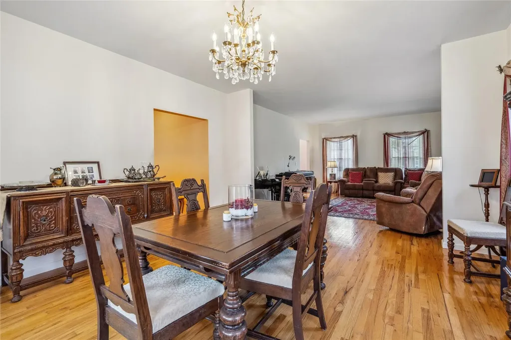 21 Moss Creek Lane East Patchogue NY 11772