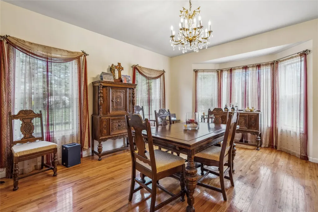 21 Moss Creek Lane East Patchogue NY 11772