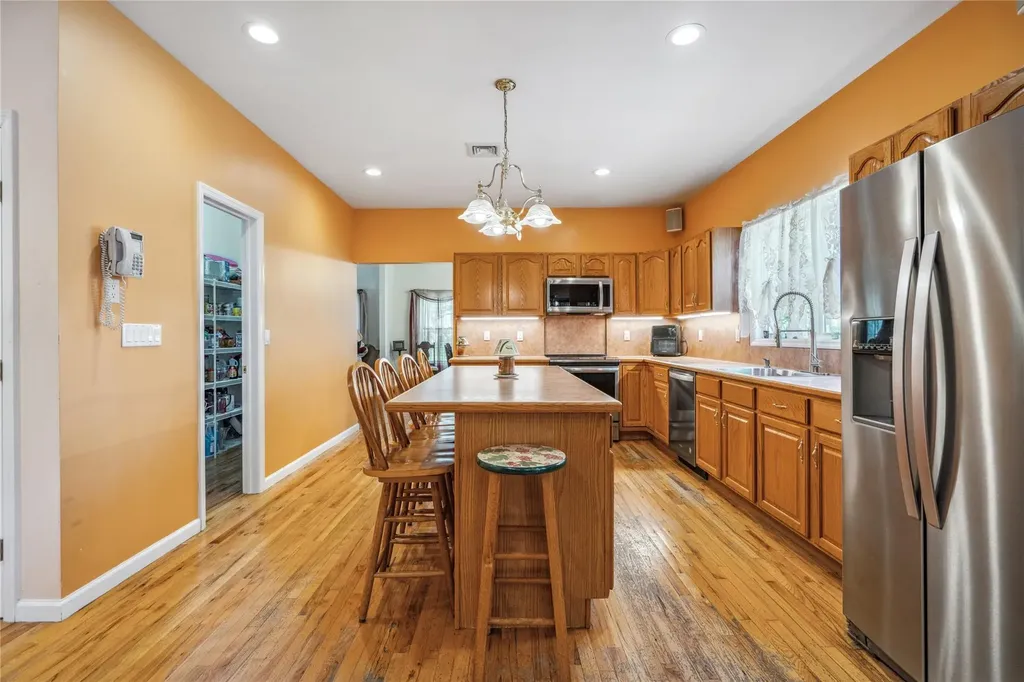 21 Moss Creek Lane East Patchogue NY 11772