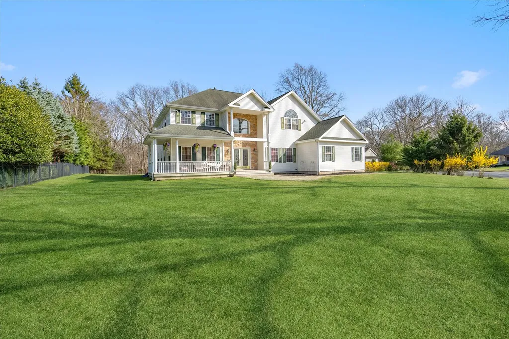 21 Moss Creek Lane East Patchogue NY 11772