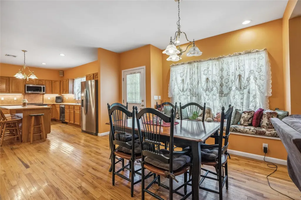 21 Moss Creek Lane East Patchogue NY 11772