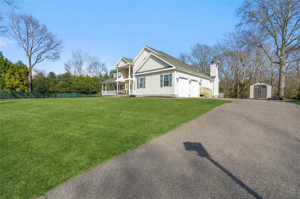 21 Moss Creek Lane East Patchogue NY 11772