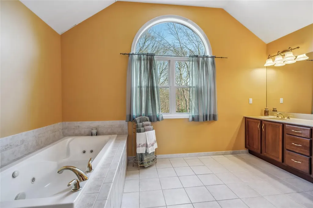 21 Moss Creek Lane East Patchogue NY 11772