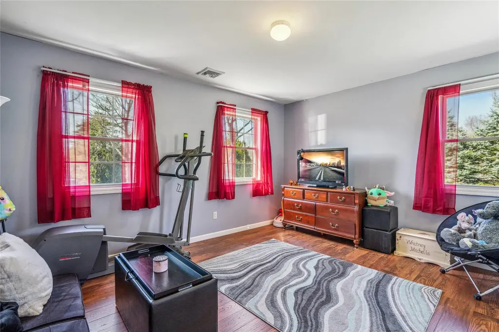 21 Moss Creek Lane East Patchogue NY 11772