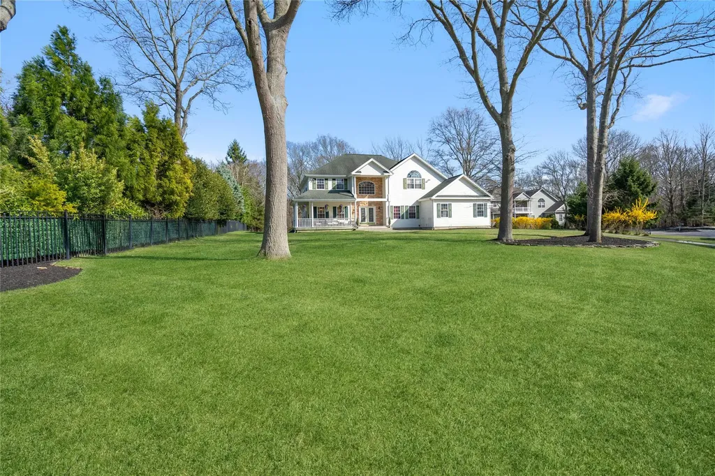 21 Moss Creek Lane East Patchogue NY 11772