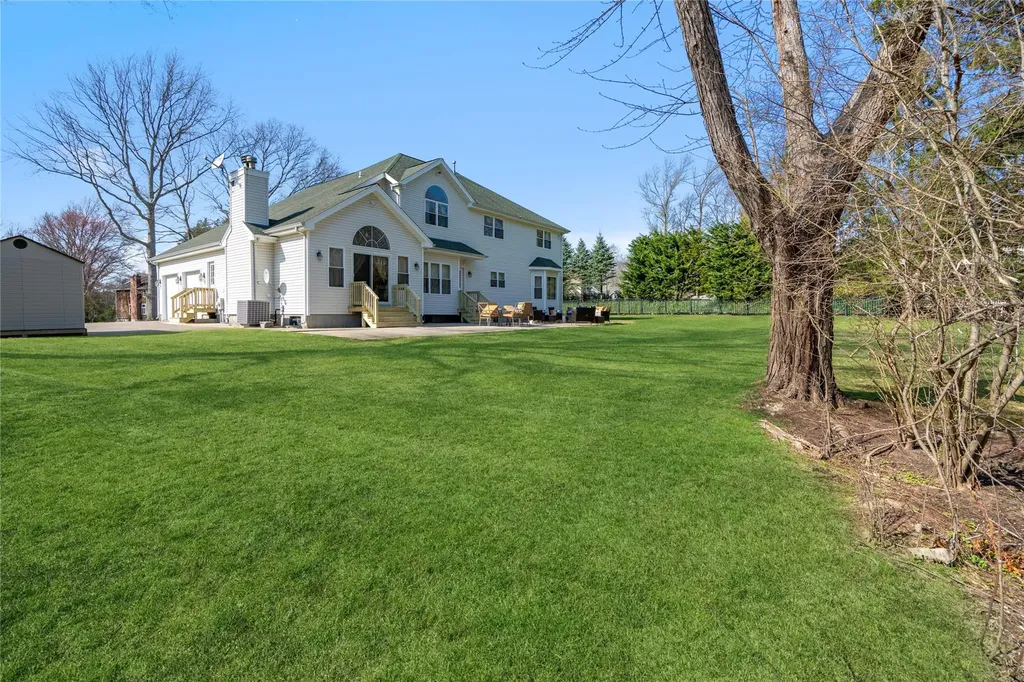 21 Moss Creek Lane East Patchogue NY 11772