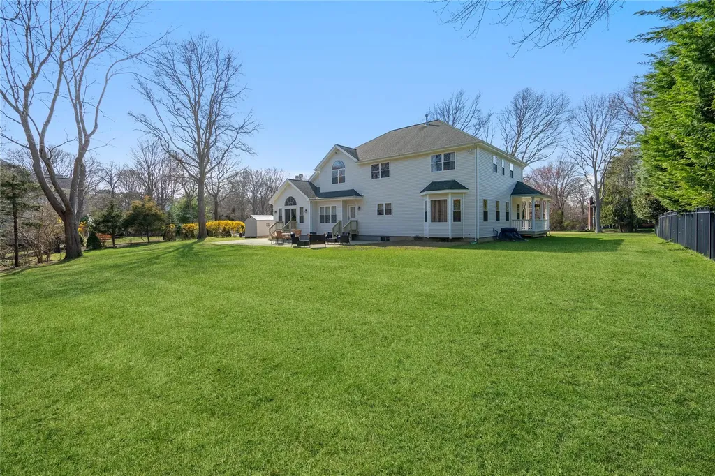 21 Moss Creek Lane East Patchogue NY 11772